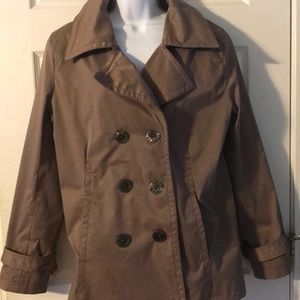 Short Trench/raincoat. Beige/tan. EUC